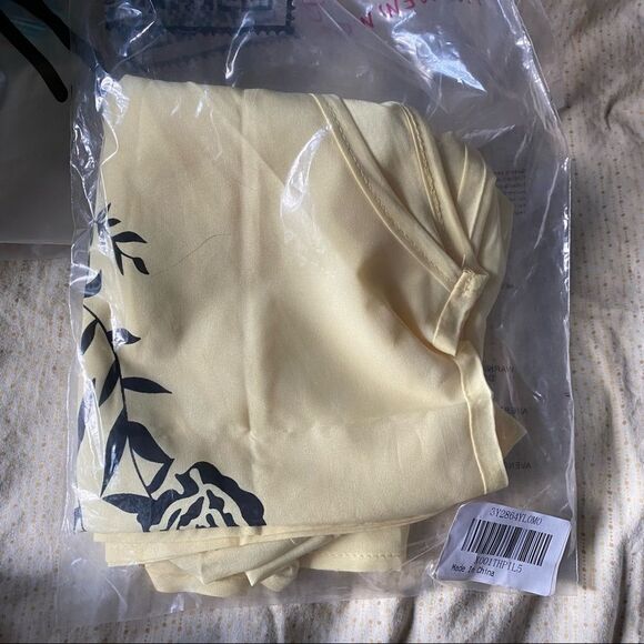 Yellow/black floral stencil style blouse - Picture 4 of 4